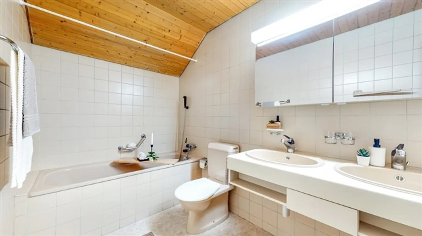 Great attic apartment with fireplace - Photo 5 of 6