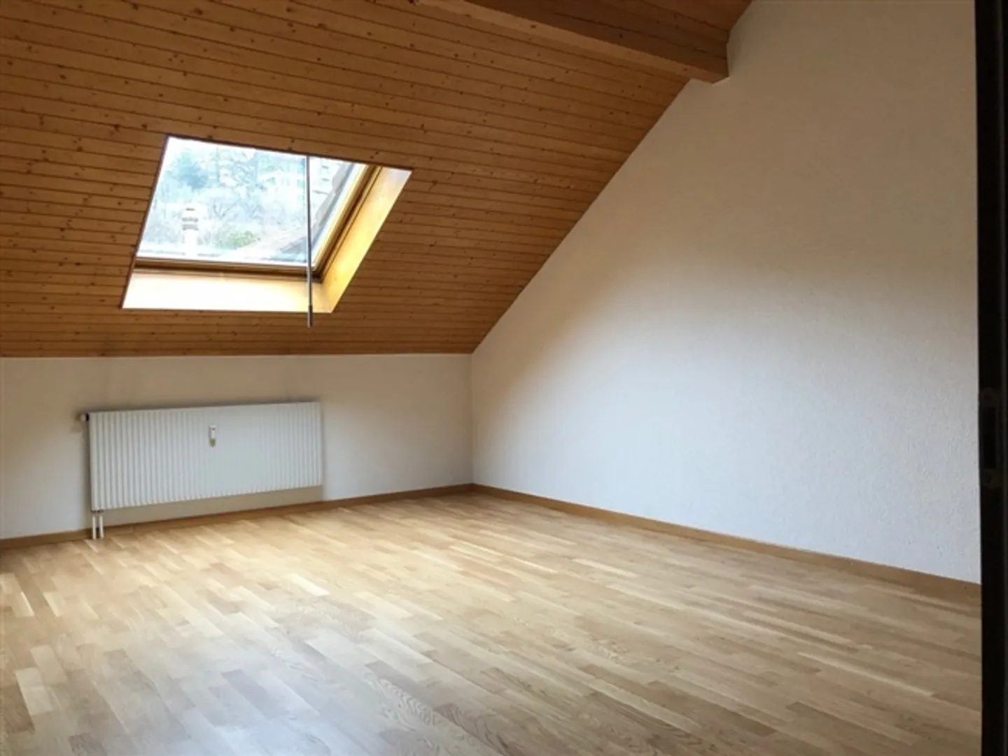 Great attic apartment with fireplace - Photo 4 of 6