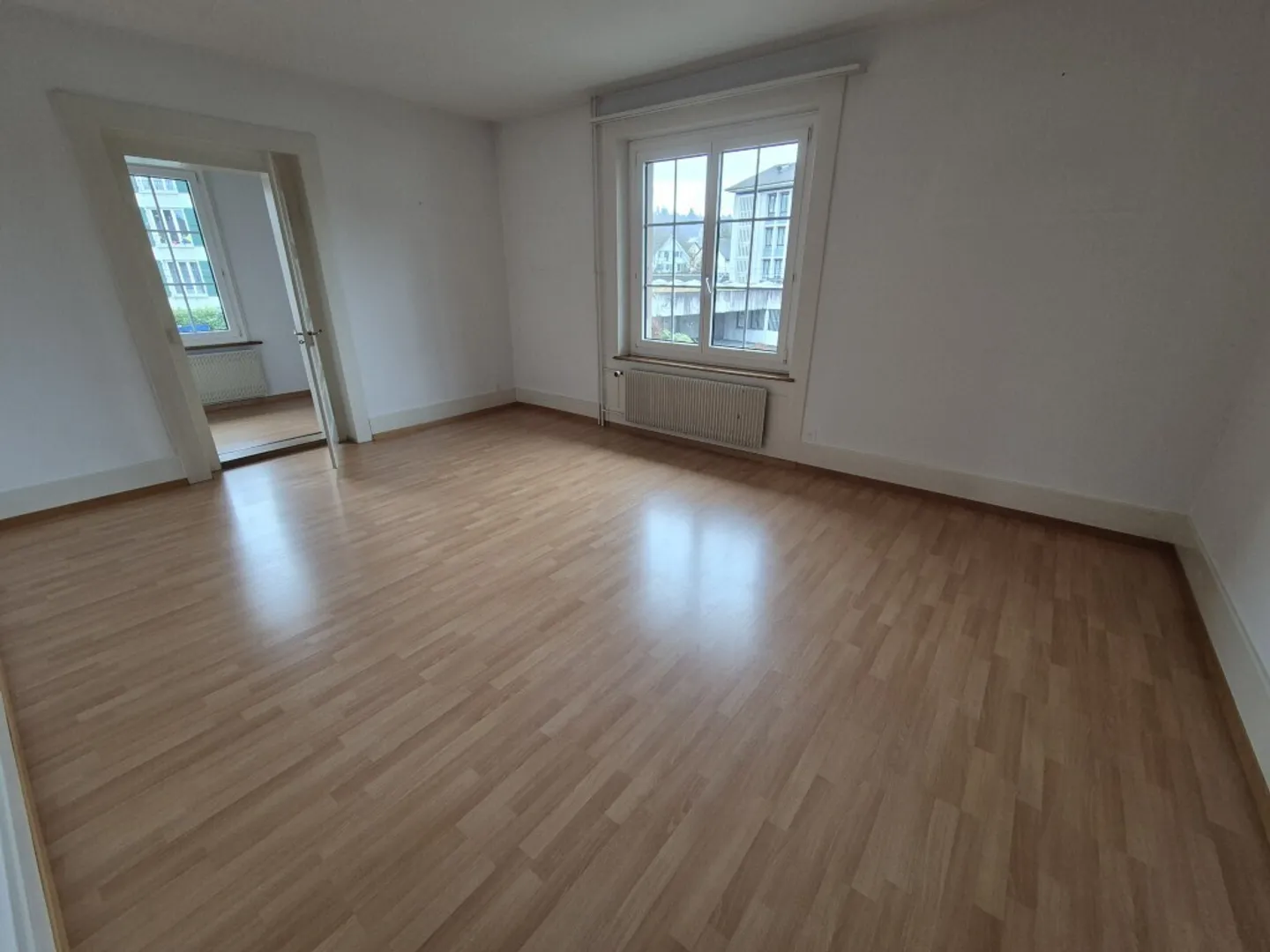 Charmante appartement de 3,5 pièces dans un emplacement central à Bern-Bümpliz - Photo 4 sur 10