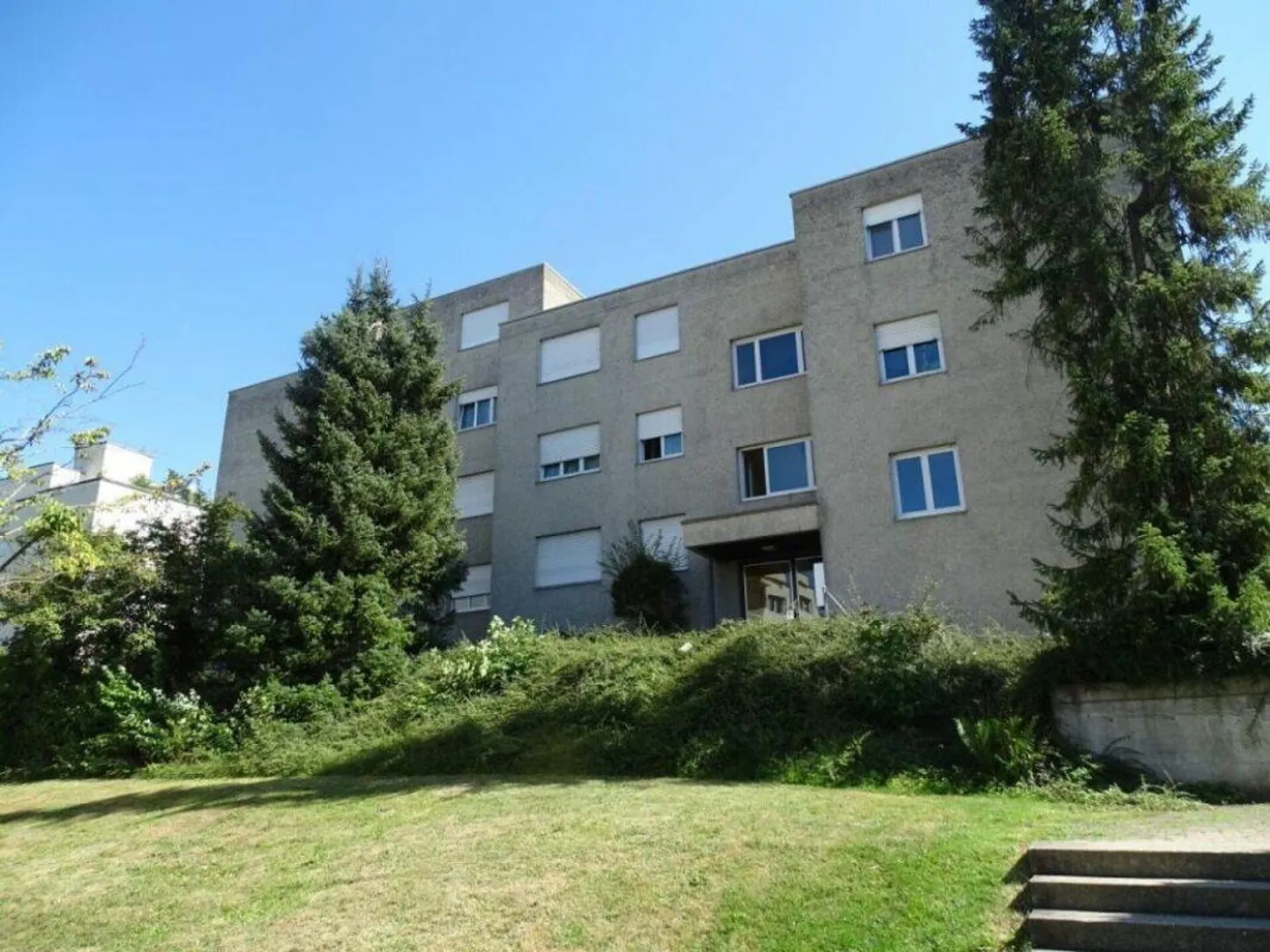 Large 5-room apartment, limited until 30.09.2026 - Photo 1 of 9