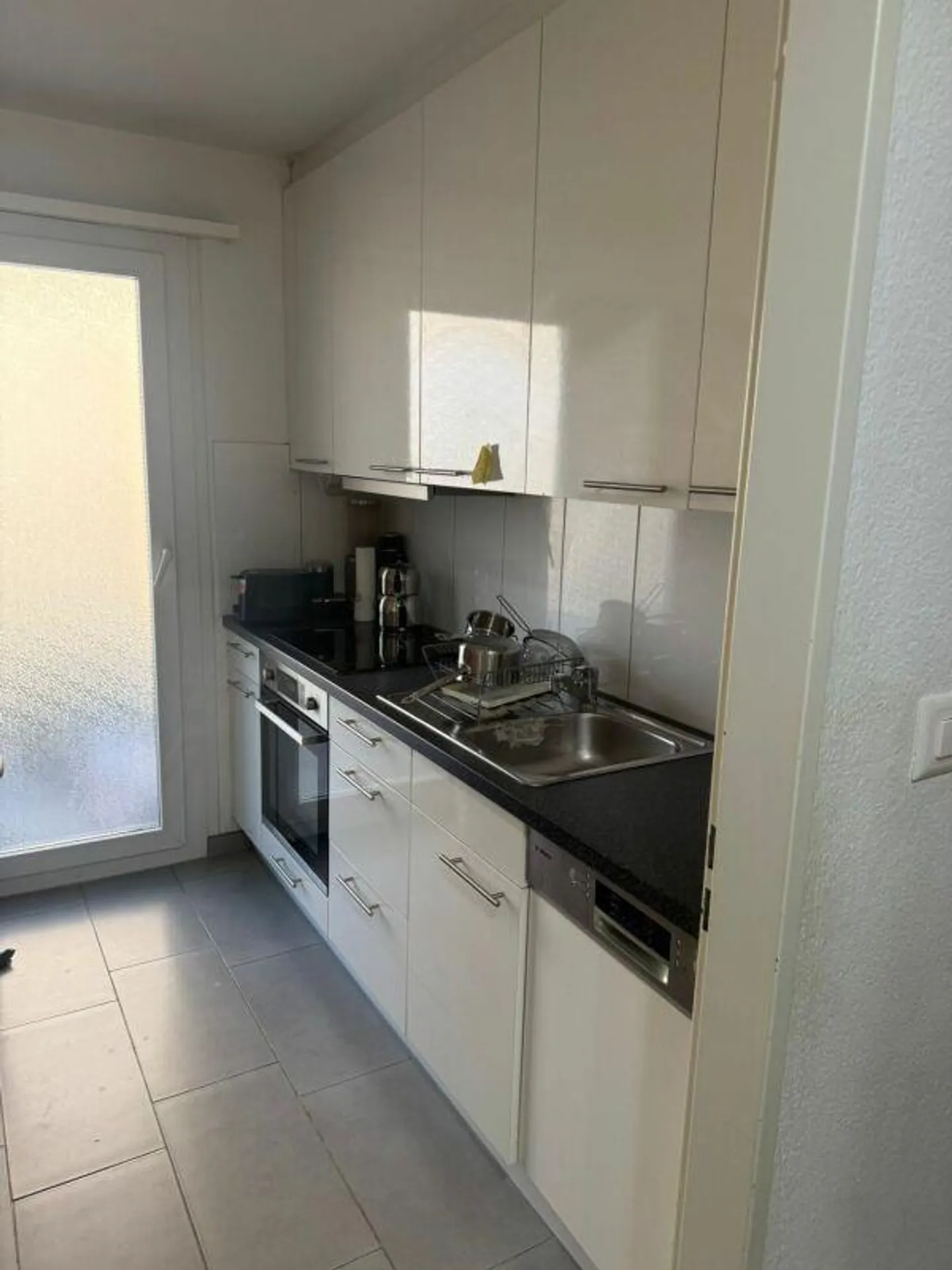 Large 5-room apartment, limited until 30.09.2026 - Photo 2 of 9