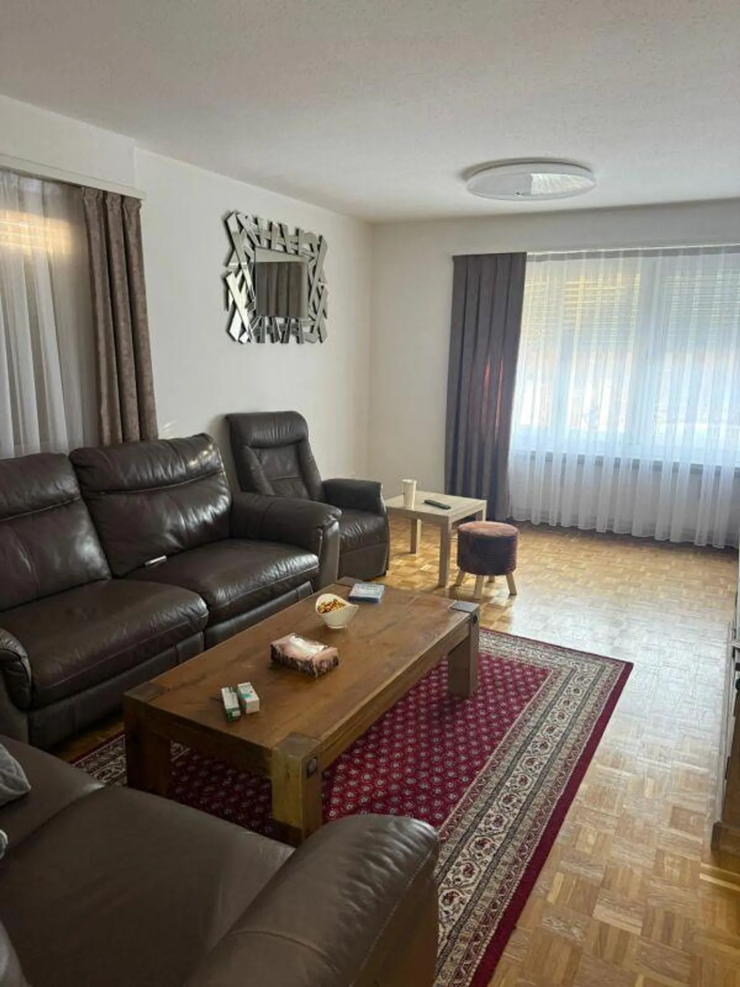 Large 5-room apartment, limited until 30.09.2026 - Photo 5 of 9