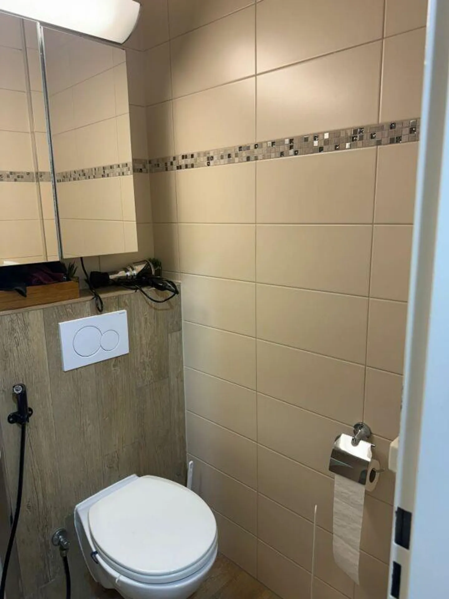 Large 5-room apartment, limited until 30.09.2026 - Photo 8 of 9