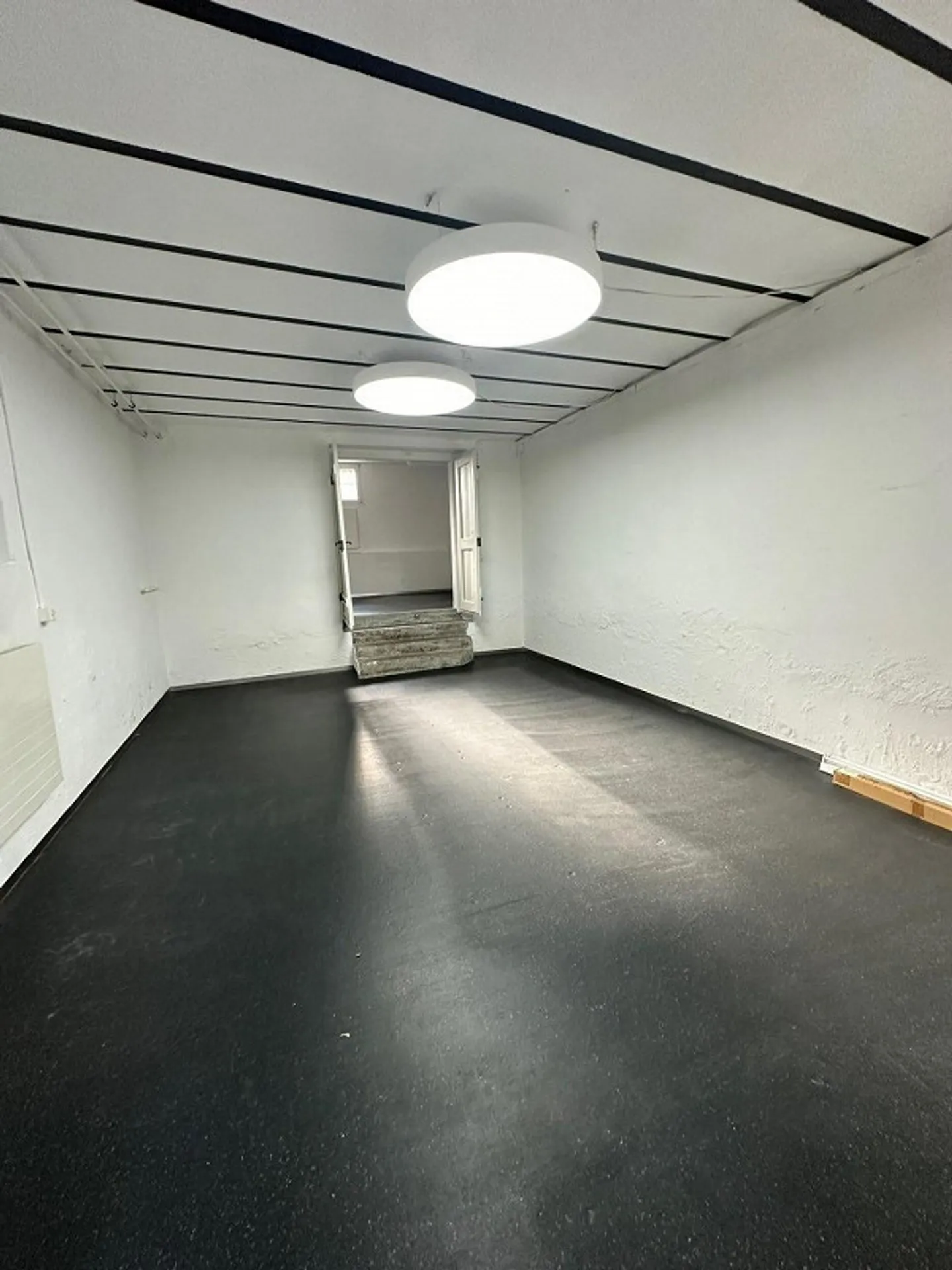 Atelier ispiratore con ufficio e vista diretta sul lago a Thalwil in affitto - Foto 3 di 13