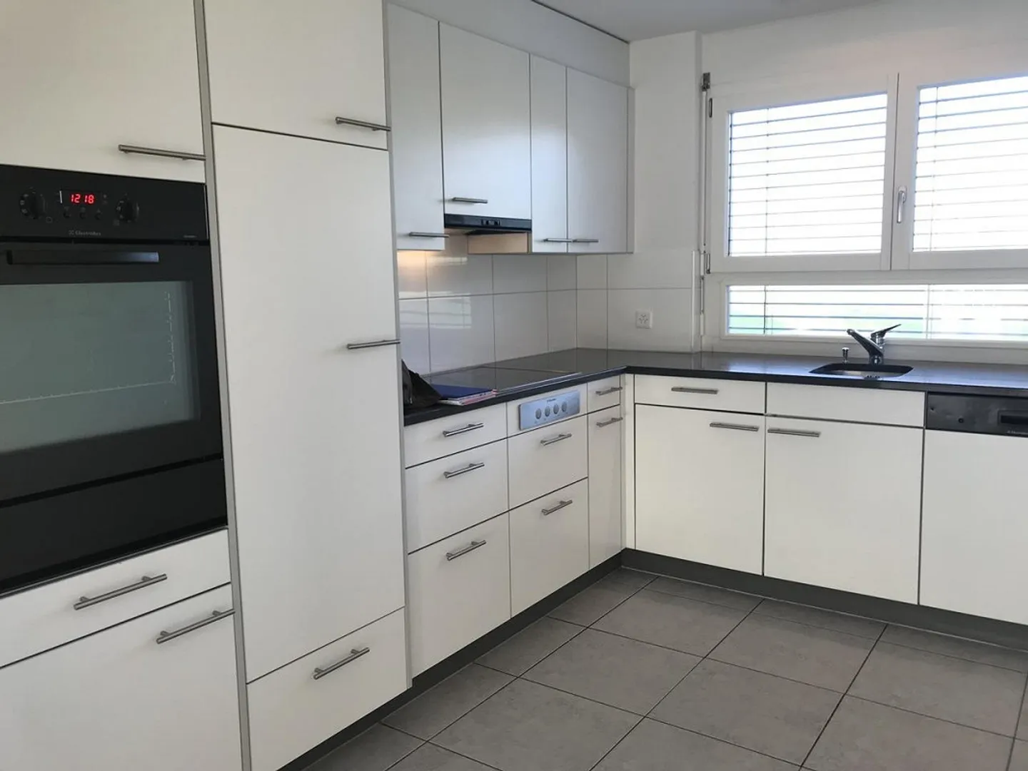 Helle und geräumige 4.5-Zimmer-Wohnung mit Balkon und Abendsonne - Foto 2 von 7