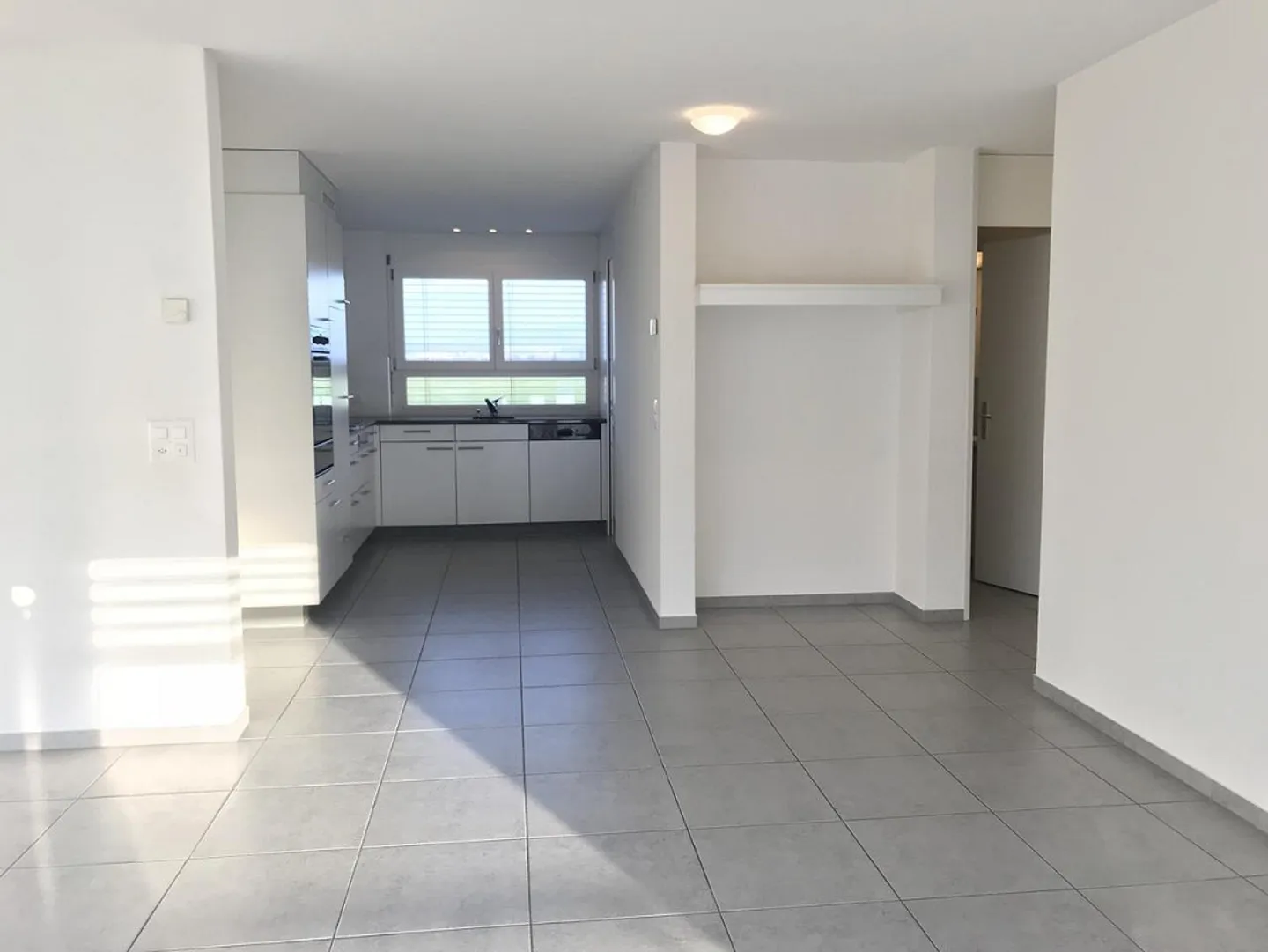 Helle und geräumige 4.5-Zimmer-Wohnung mit Balkon und Abendsonne - Foto 3 von 7