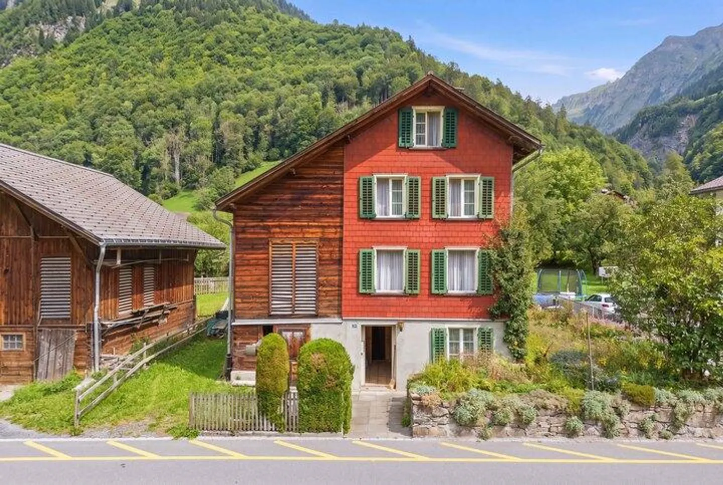 VILLA INDIVIDUALE CON 4 STANZE NELLE MONTAGNE DI GLARNEN - Foto 1 di 7