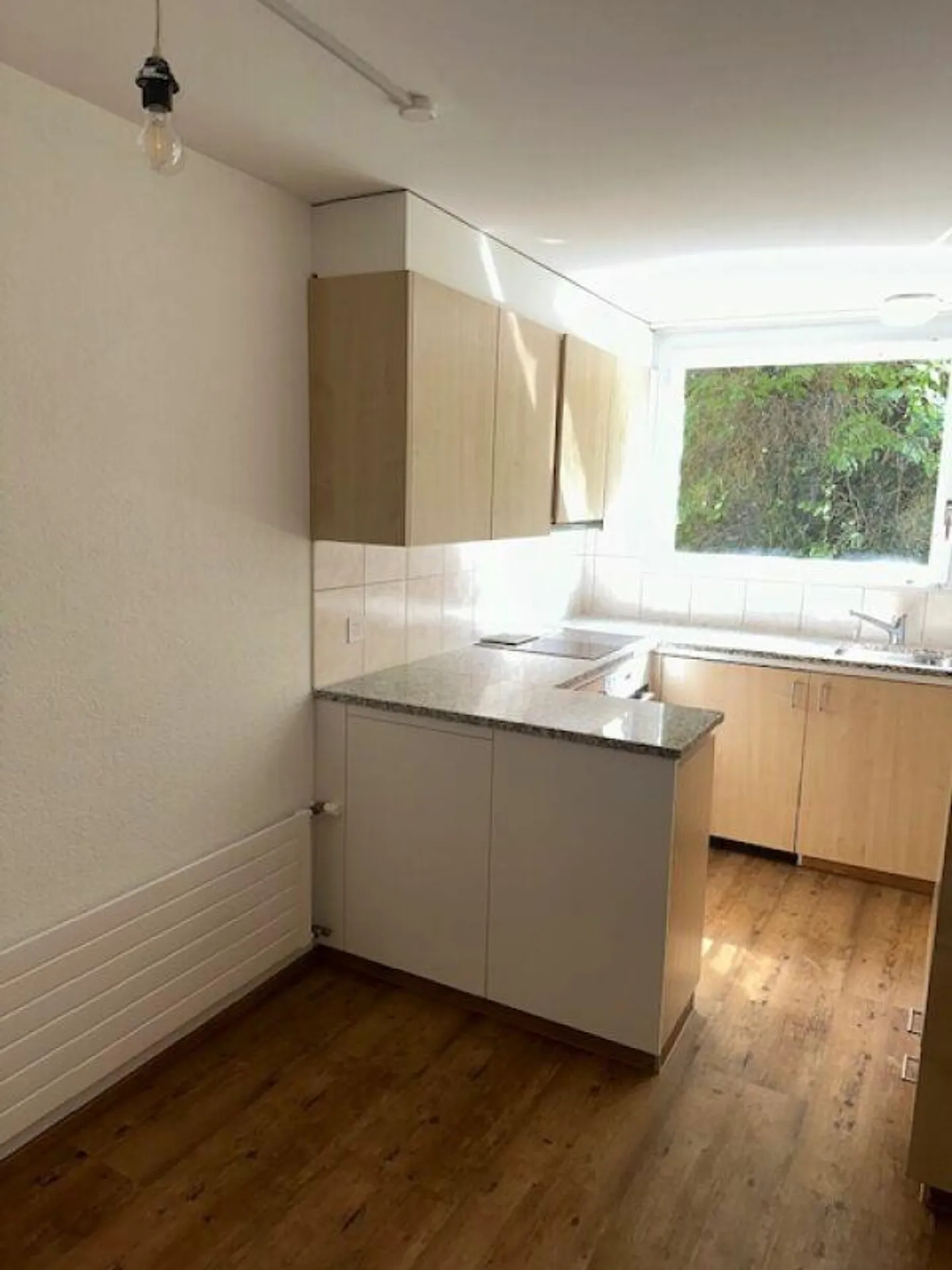 Appartement lumineux de 3 pièces avec vue sur la verdure - Photo 2 sur 14