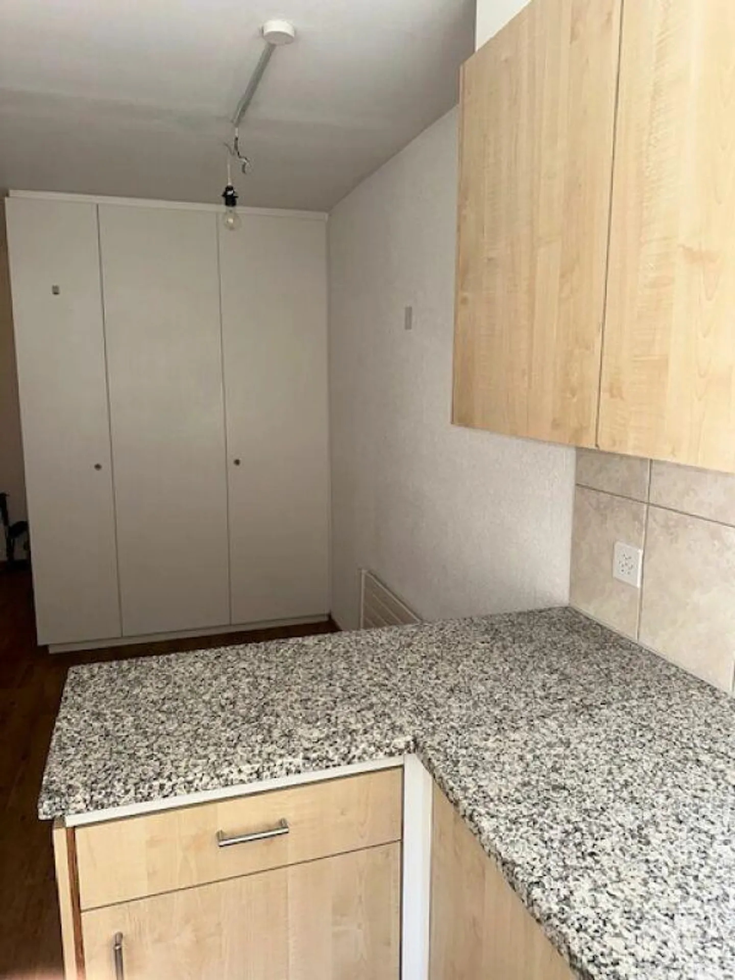 Appartement lumineux de 3 pièces avec vue sur la verdure - Photo 3 sur 14