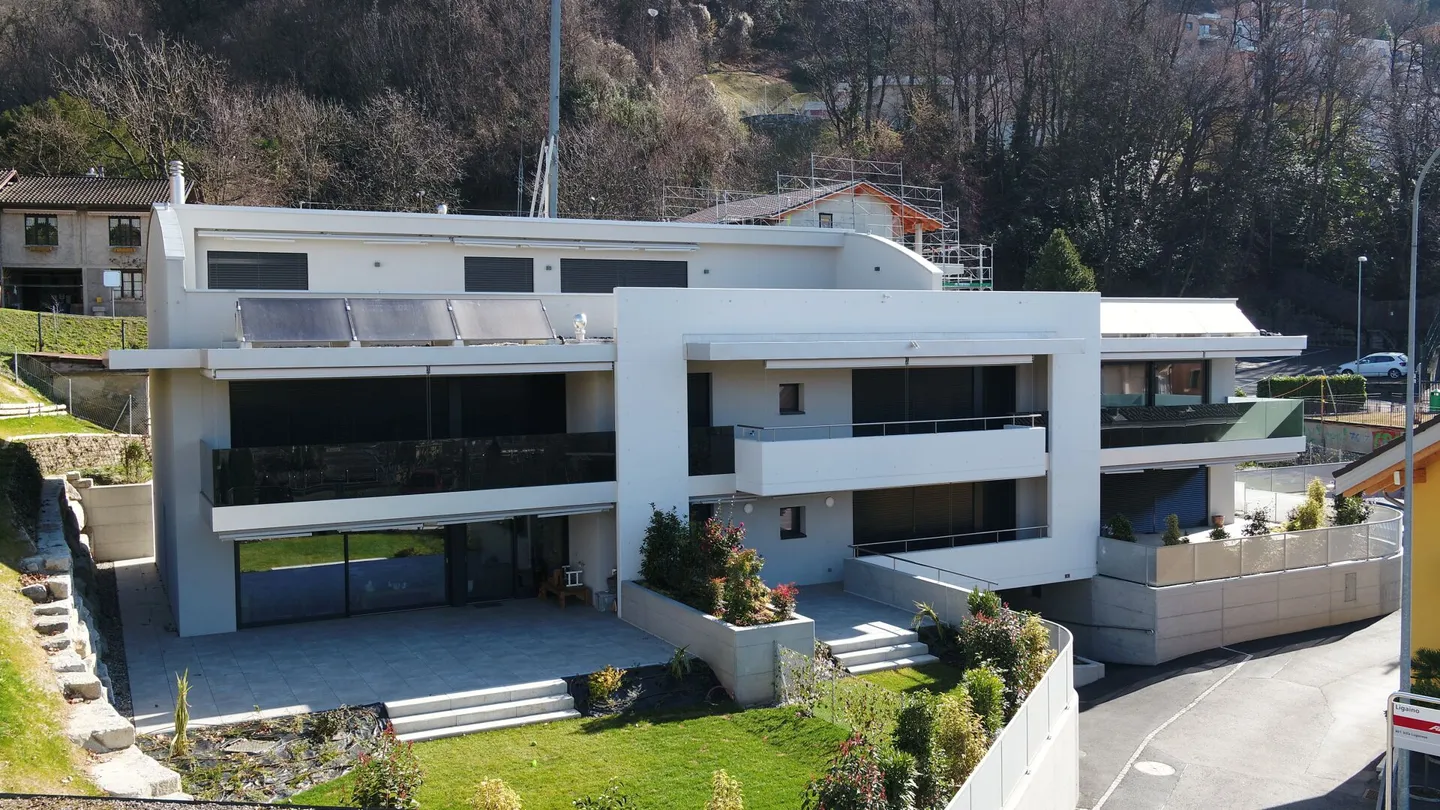 Appartamento di 3.5 locali al 1° piano con grande terrazza - Foto 2 di 4