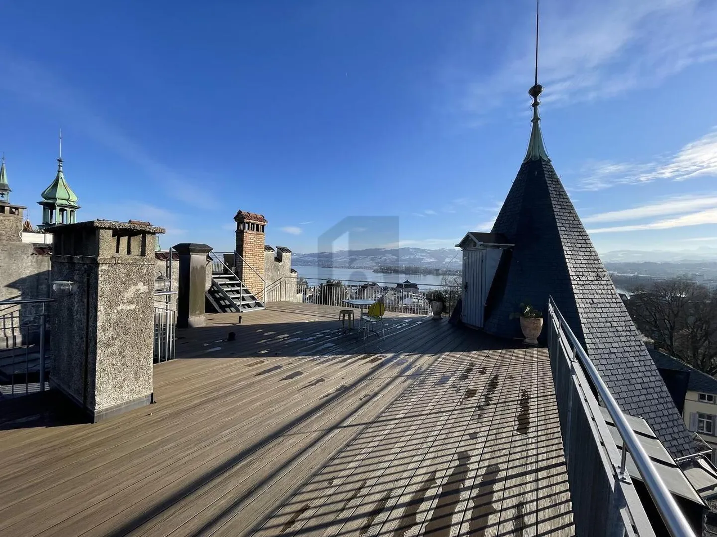 Luxuriöse Dachwohnung mit Seeblick - Foto 1 von 6