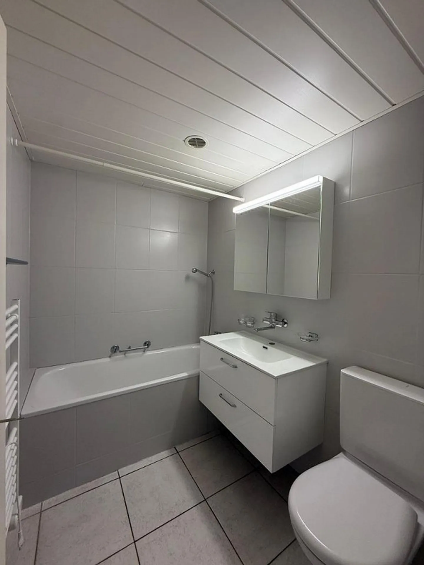 Appartamento ristrutturato con 2 stanze e balcone al 1° piano - Foto 3 di 6