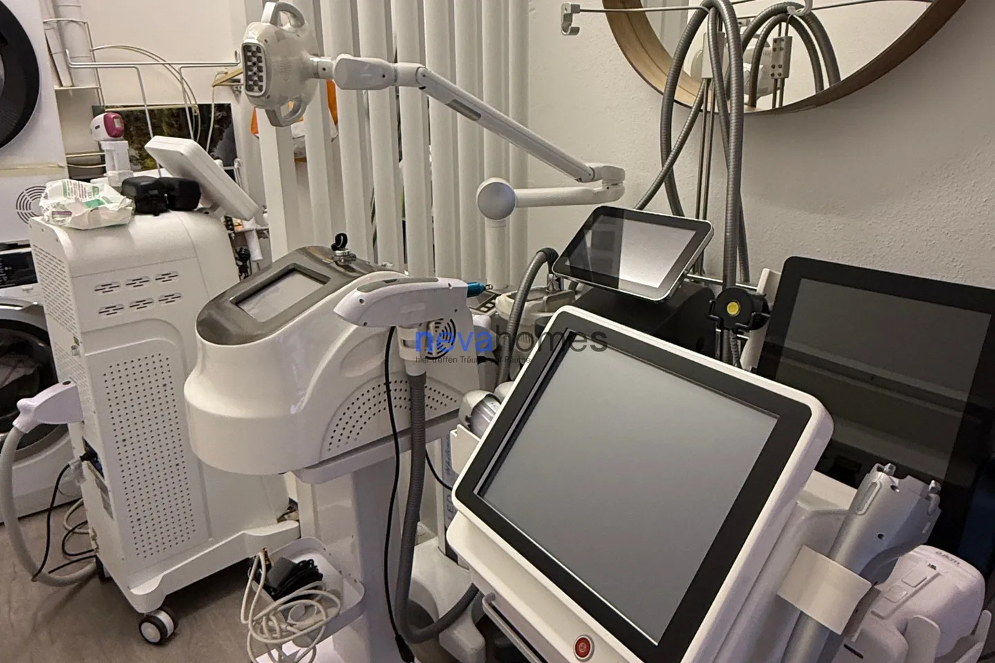 Salone di bellezza e parrucchiere ben attrezzato a Wettingen pronto per partire, tutto è pronto - Foto 10 di 11