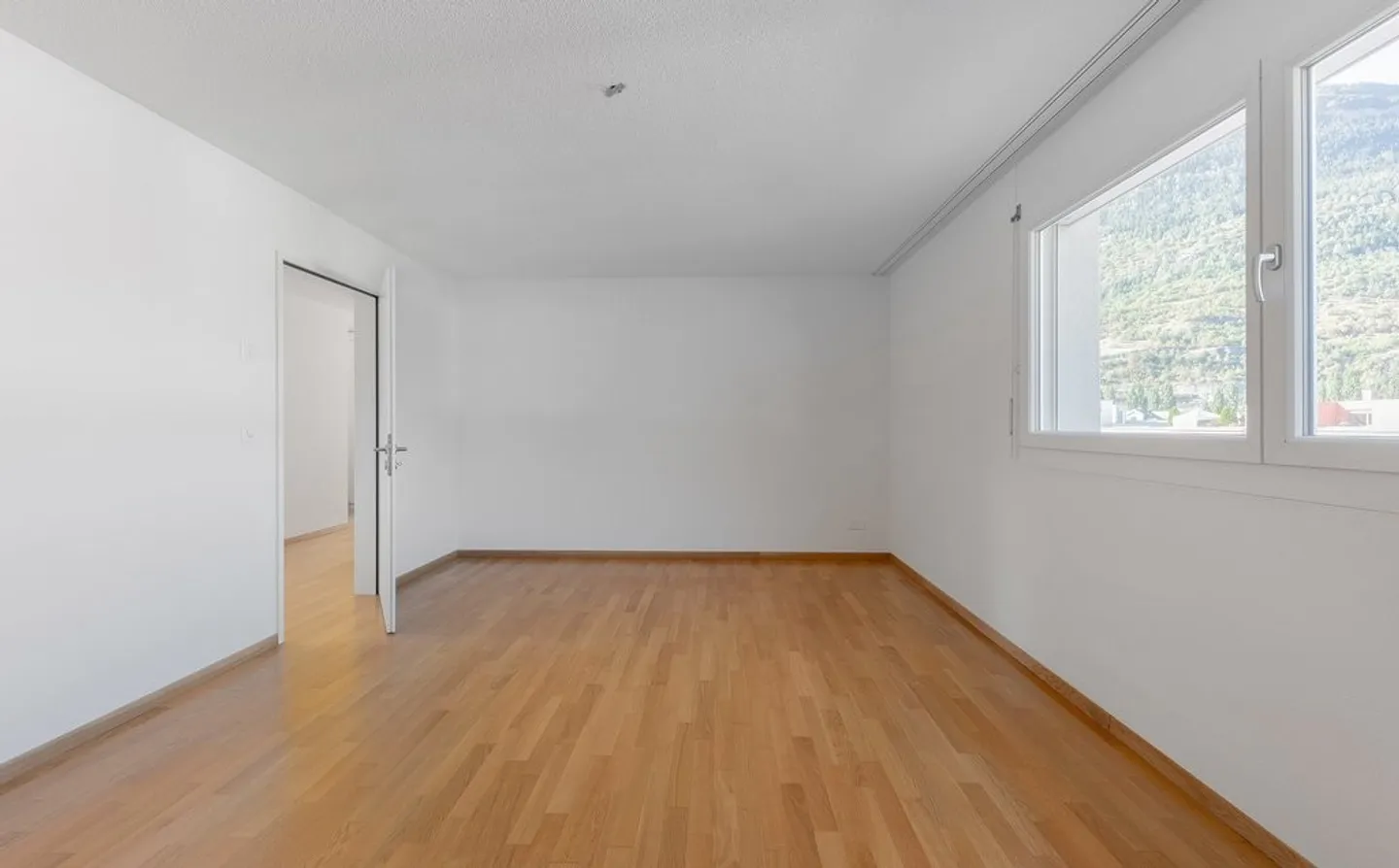 Appartement spacieux 5.5 pièces - Photo 3 sur 7