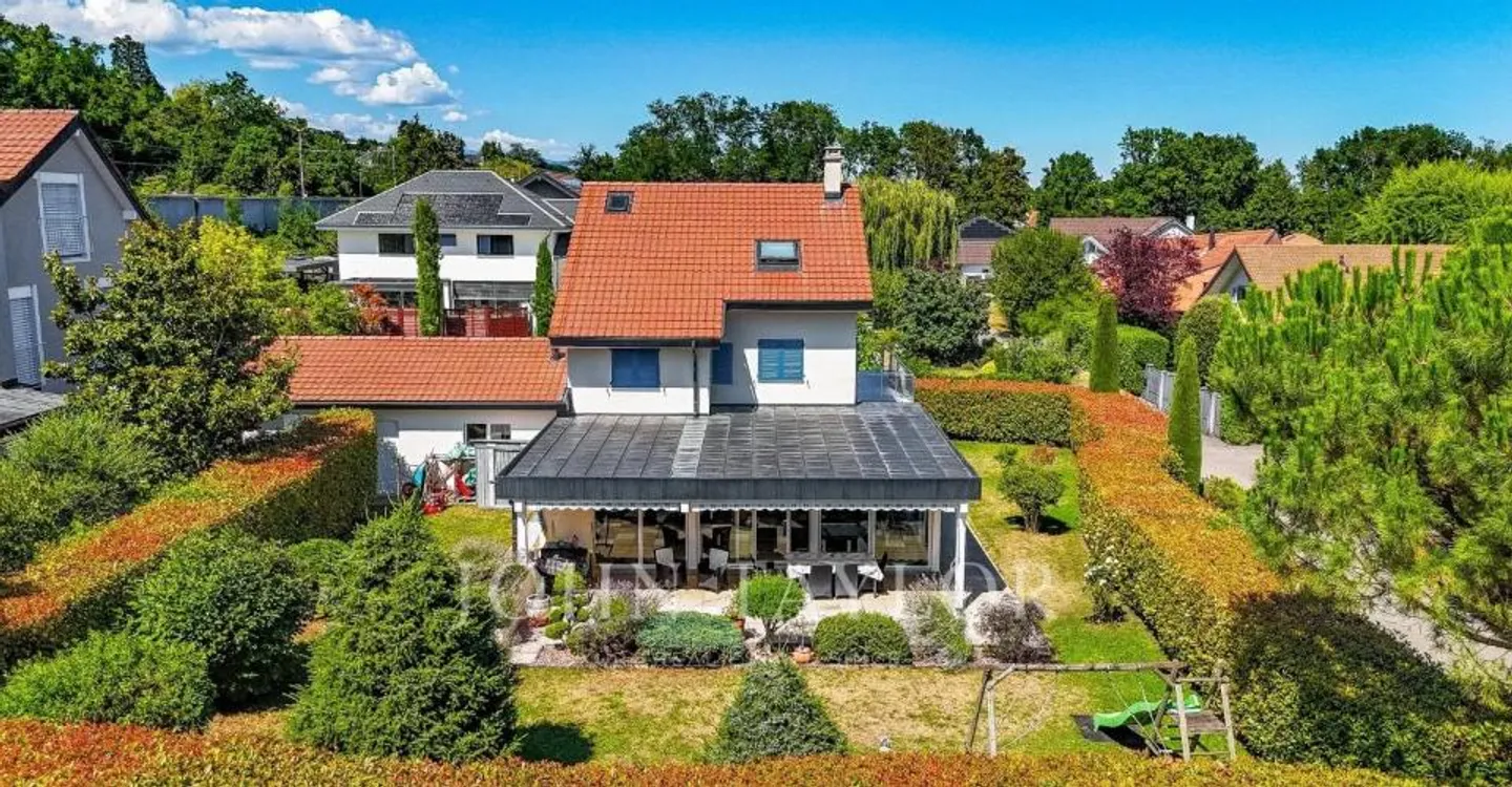 Incantevole Casa Familiare con Giardino - Foto 1 di 12