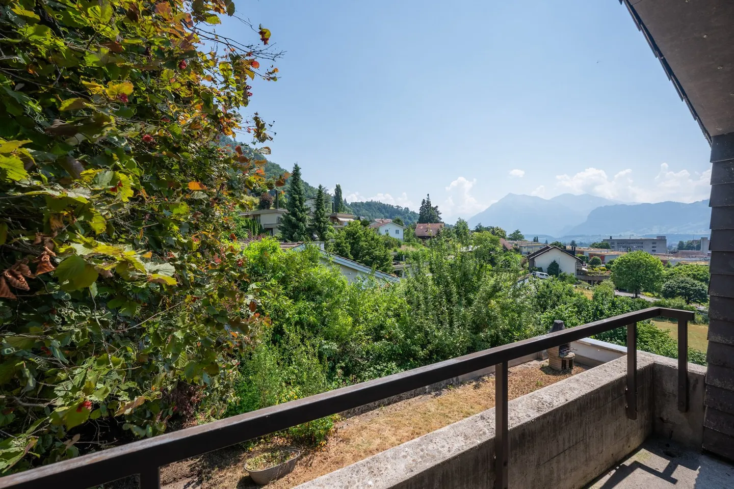 Einfamilienhaus mit grosser Einliegerwohnung am Brändlisberg - Foto 30 di 38