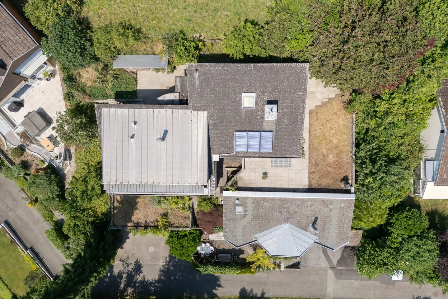 Einfamilienhaus mit grosser Einliegerwohnung am Brändlisberg - Foto 34 di 38