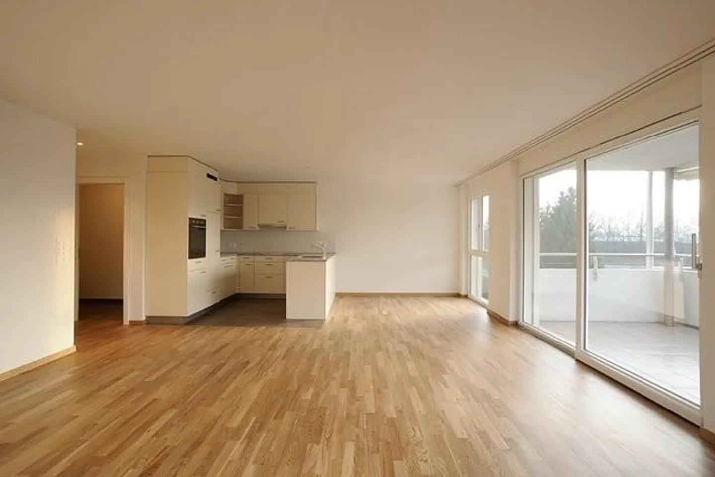 Spacious 5.5-room apartment - Photo 2 of 8