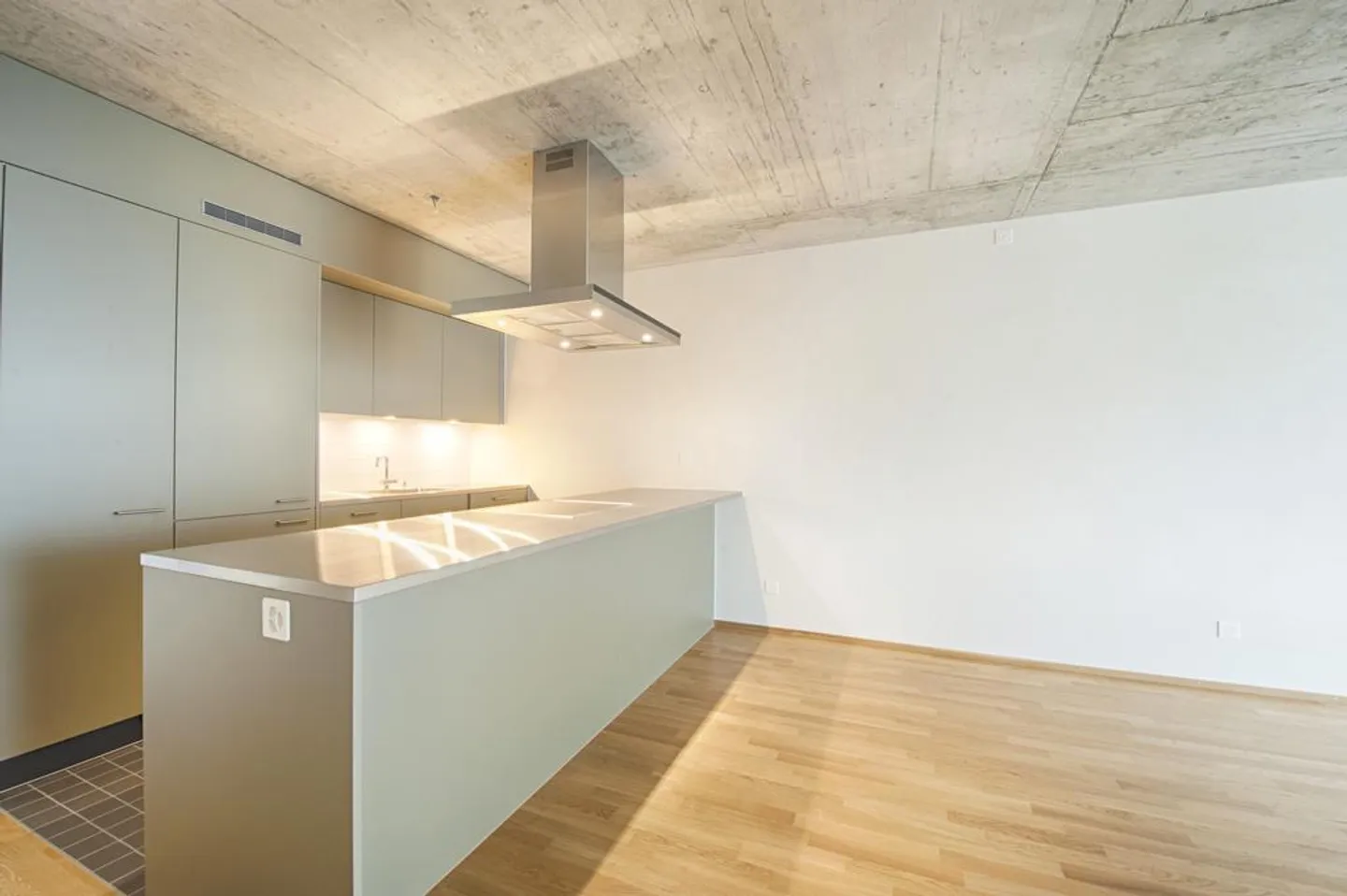 Modernes Apartment mit grossem Balkon - Foto 2 von 9