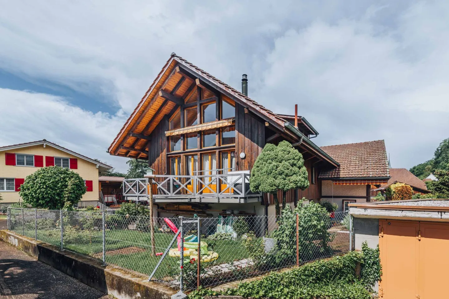 Vie multigénérationnelle dans deux unités avec beaucoup d'espace (283 m2 !) - Photo 1 sur 36