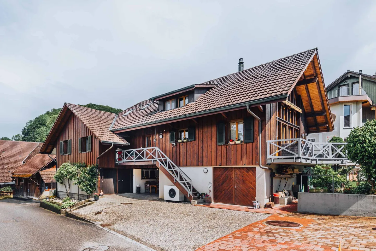 Vie multigénérationnelle dans deux unités avec beaucoup d'espace (283 m2 !) - Photo 7 sur 36