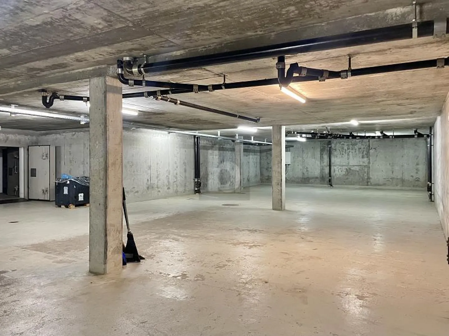 BEAUCOUP D'ESPACE DANS UN EMPLACEMENT CENTRAL - Photo 3 sur 5