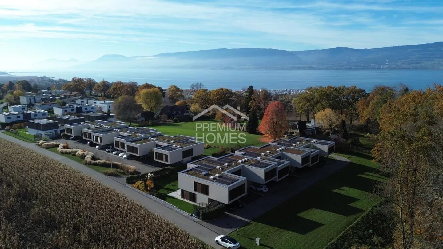 Modern architecture and unobstructed view - Photo 2 of 13