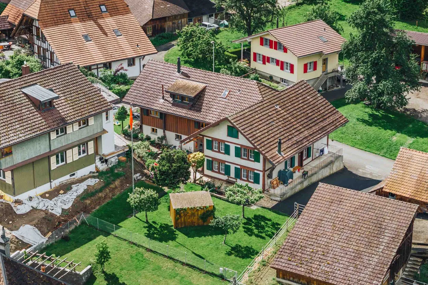 Vie multigénérationnelle dans deux unités avec beaucoup d'espace (283 m2 !) - Photo 3 sur 36