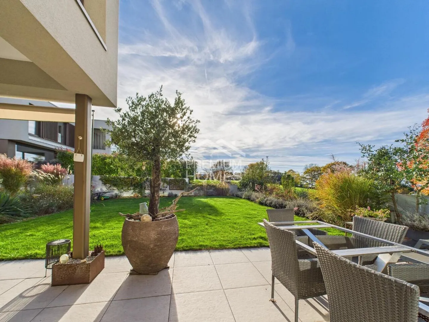 Modern architecture and unobstructed view - Photo 5 of 13