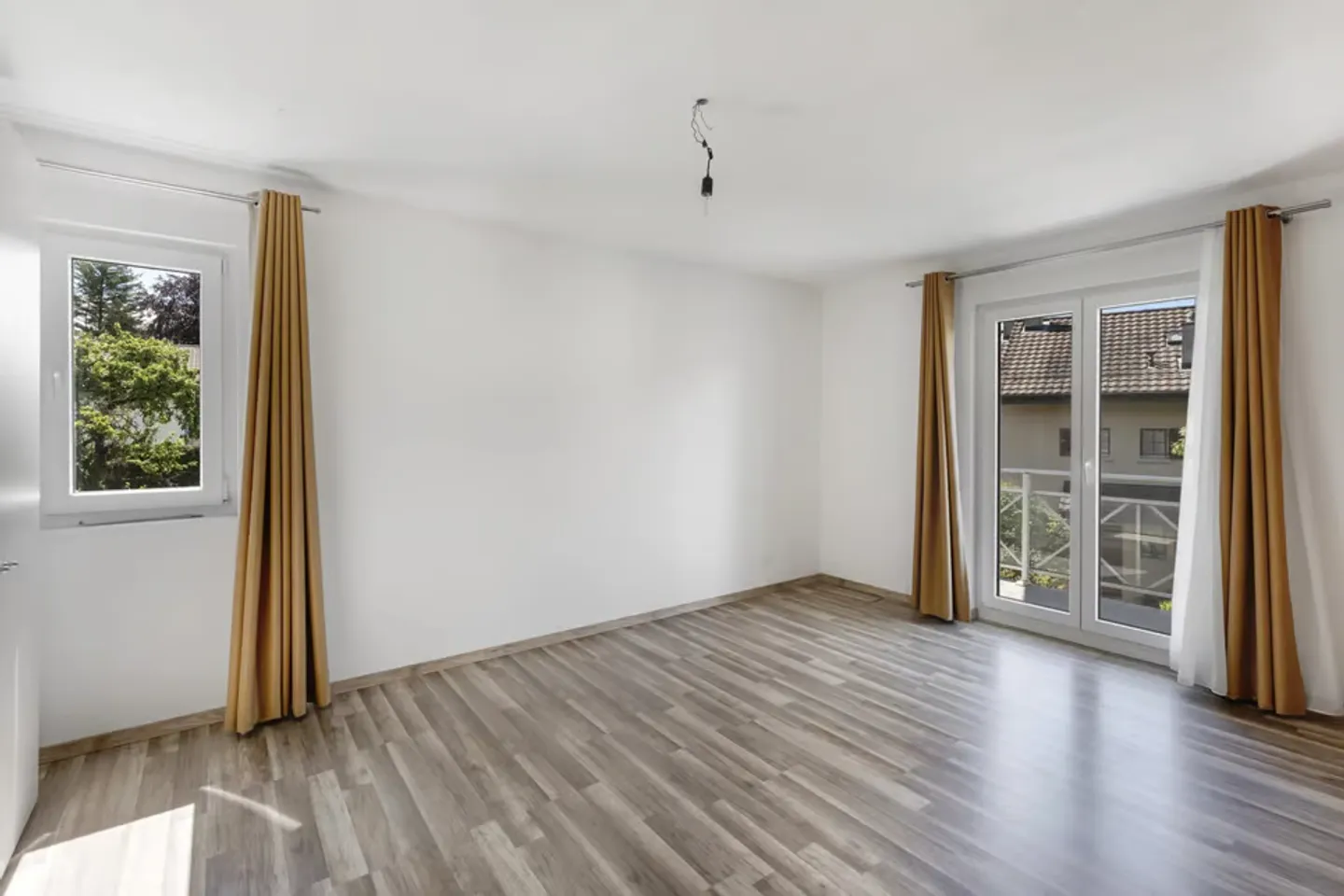 Peaceful 7.5-Room Villa - Photo 5 of 13