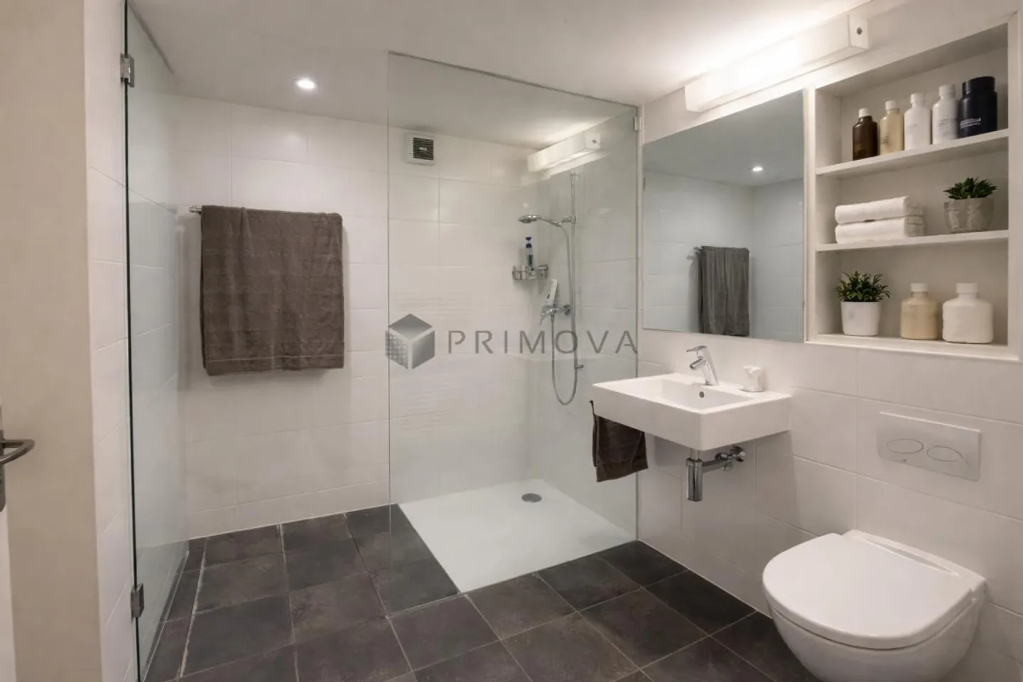 Affascinante casa a schiera in posizione centrale cerca un nuovo proprietario! - Foto 7 di 8