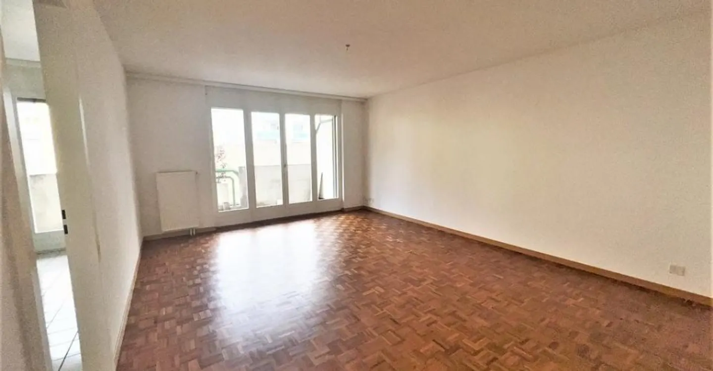 Beautiful apartment just steps from the train station! - Photo 6 of 11