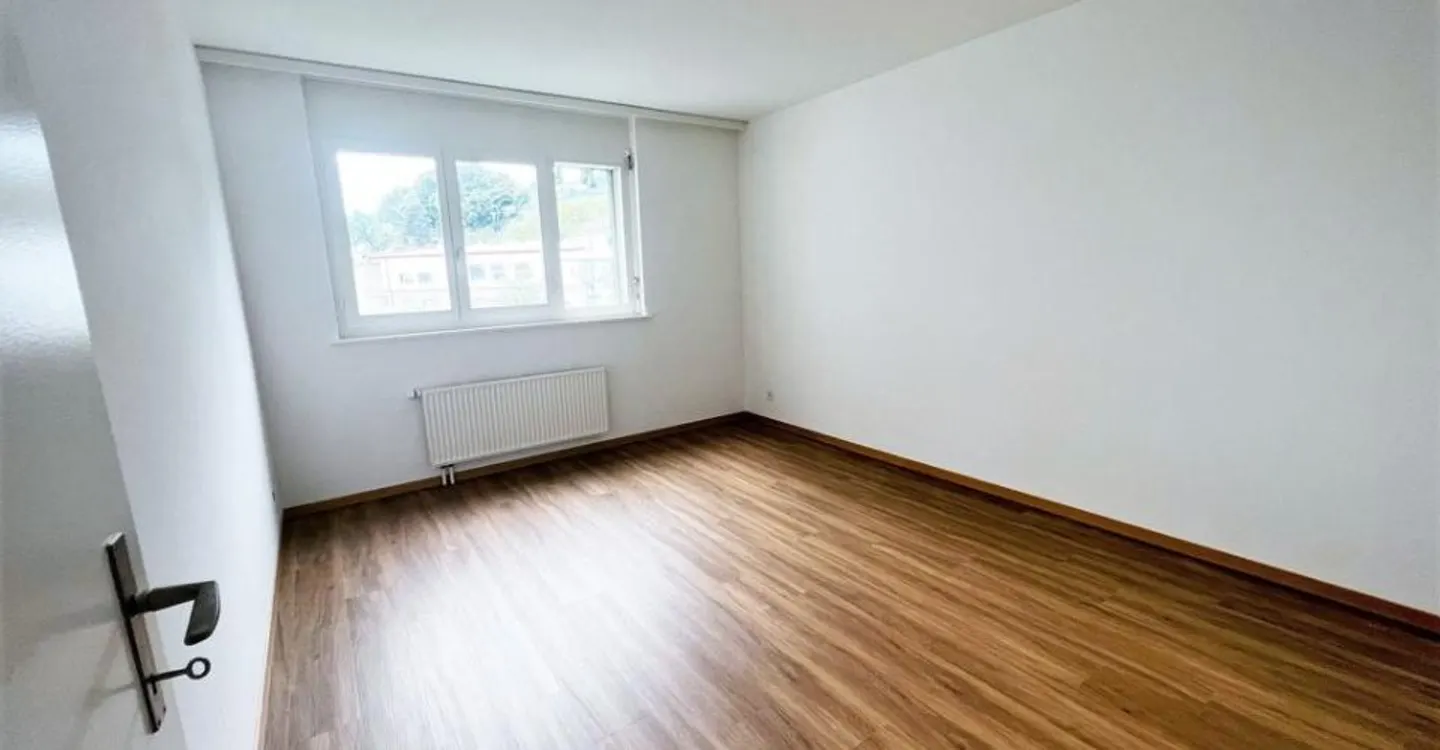 Beautiful apartment just steps from the train station! - Photo 10 of 11