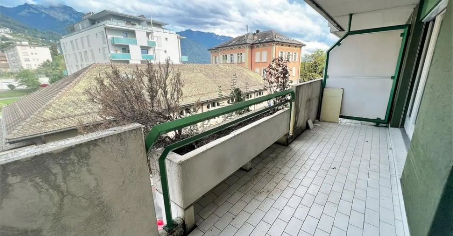 Beautiful apartment just steps from the train station! - Photo 11 of 11