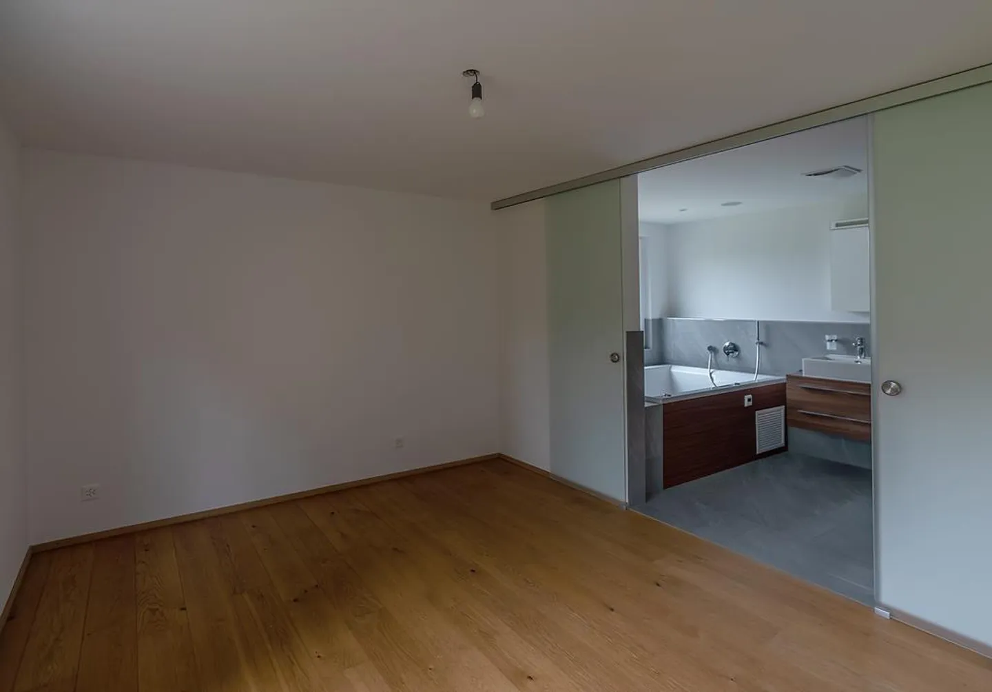 4.5-Room Single-Family House with Garden in Adliswil - Photo 4 of 10