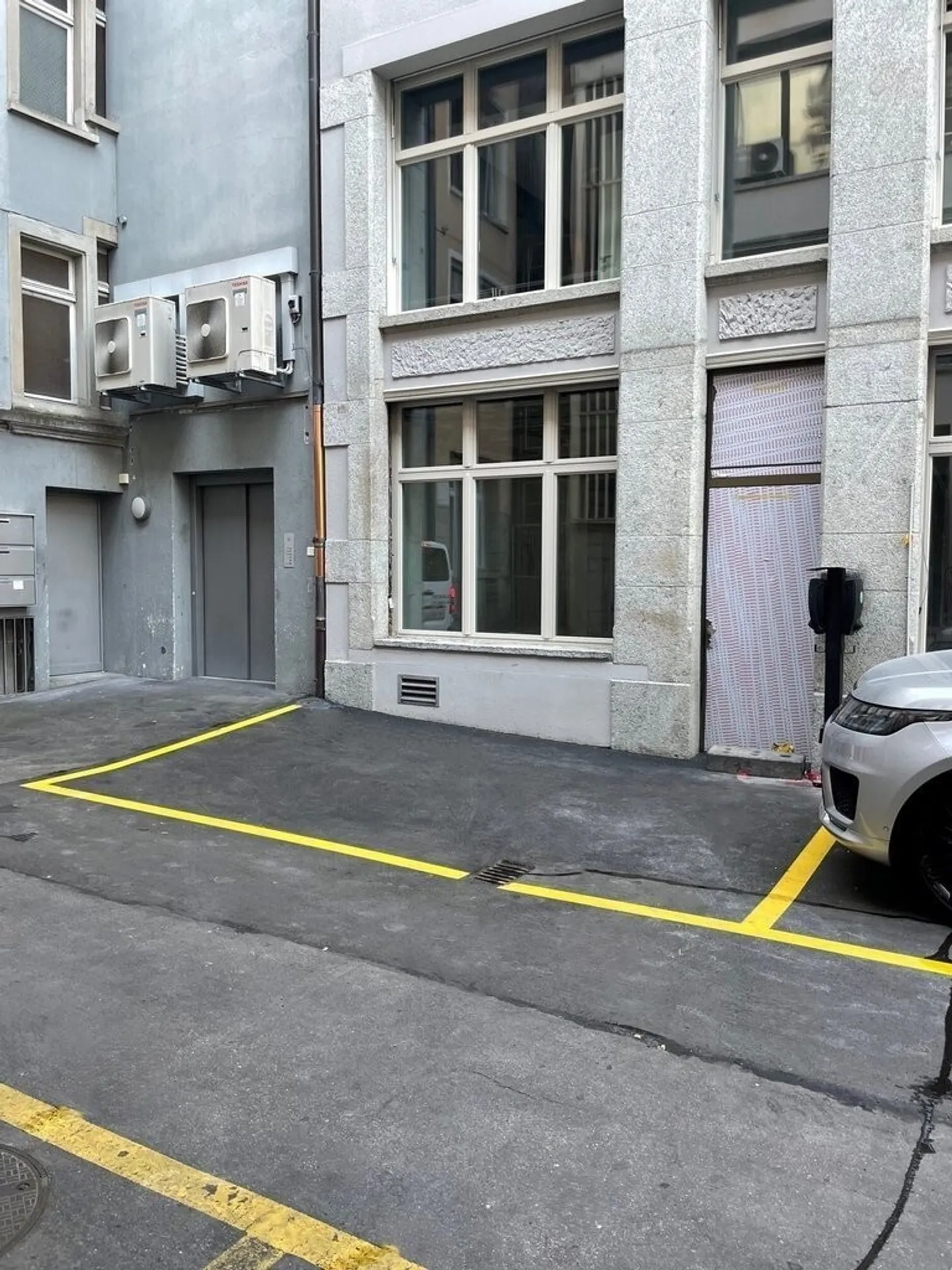 Secure Parking Space in Zurich - Photo 1 of 3