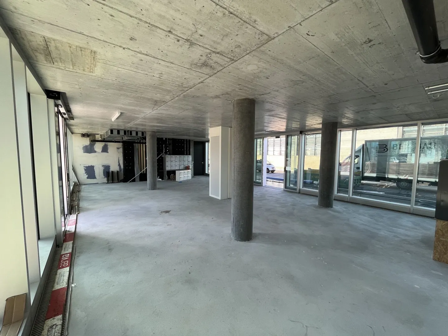 Ultimi spazi di vendita e servizi alla nuova stazione Sud - Foto 5 di 9