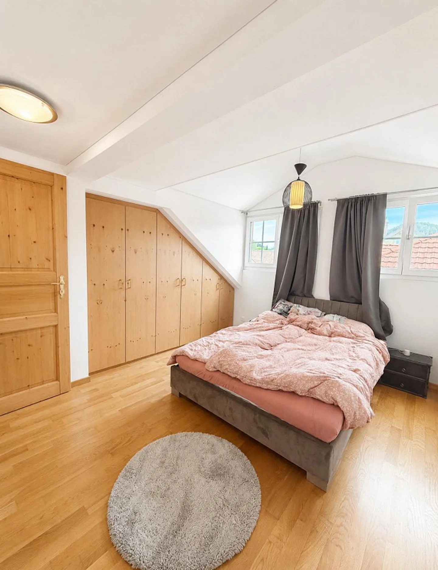 Ampio appartamento mansardato di 4,5 locali (120 m²) con balcone a Bühler - Foto 3 di 10