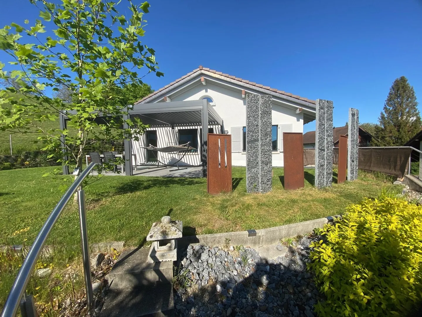 Wunderschönes, renoviertes Einfamilienhaus mit 6,5 Zimmern in Walperswil in ruhiger Lage. - Photo 3 sur 38