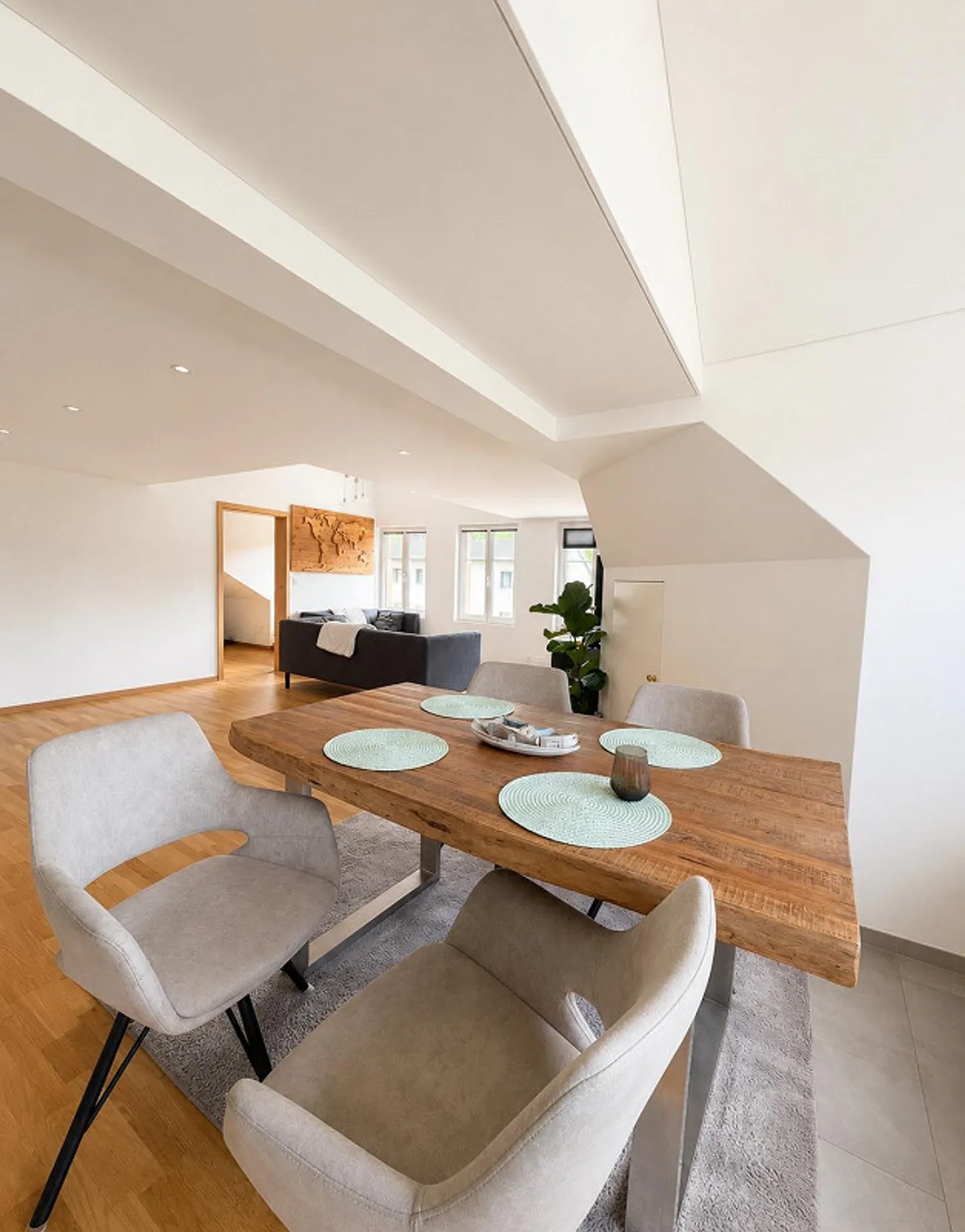 Ampio appartamento mansardato di 4,5 locali (120 m²) con balcone a Bühler - Foto 1 di 10