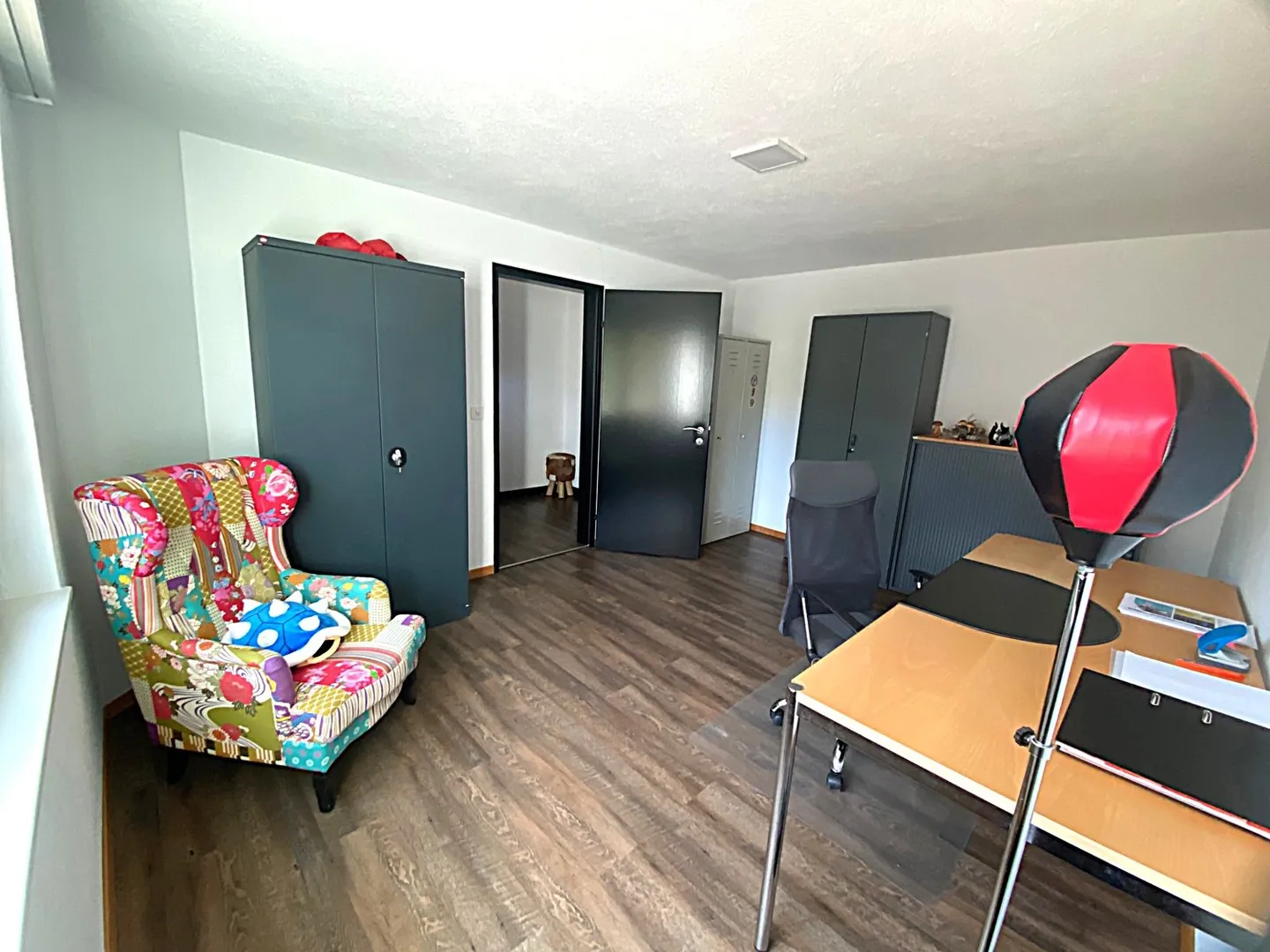 Wunderschönes, renoviertes Einfamilienhaus mit 6,5 Zimmern in Walperswil in ruhiger Lage. - Photo 13 sur 38