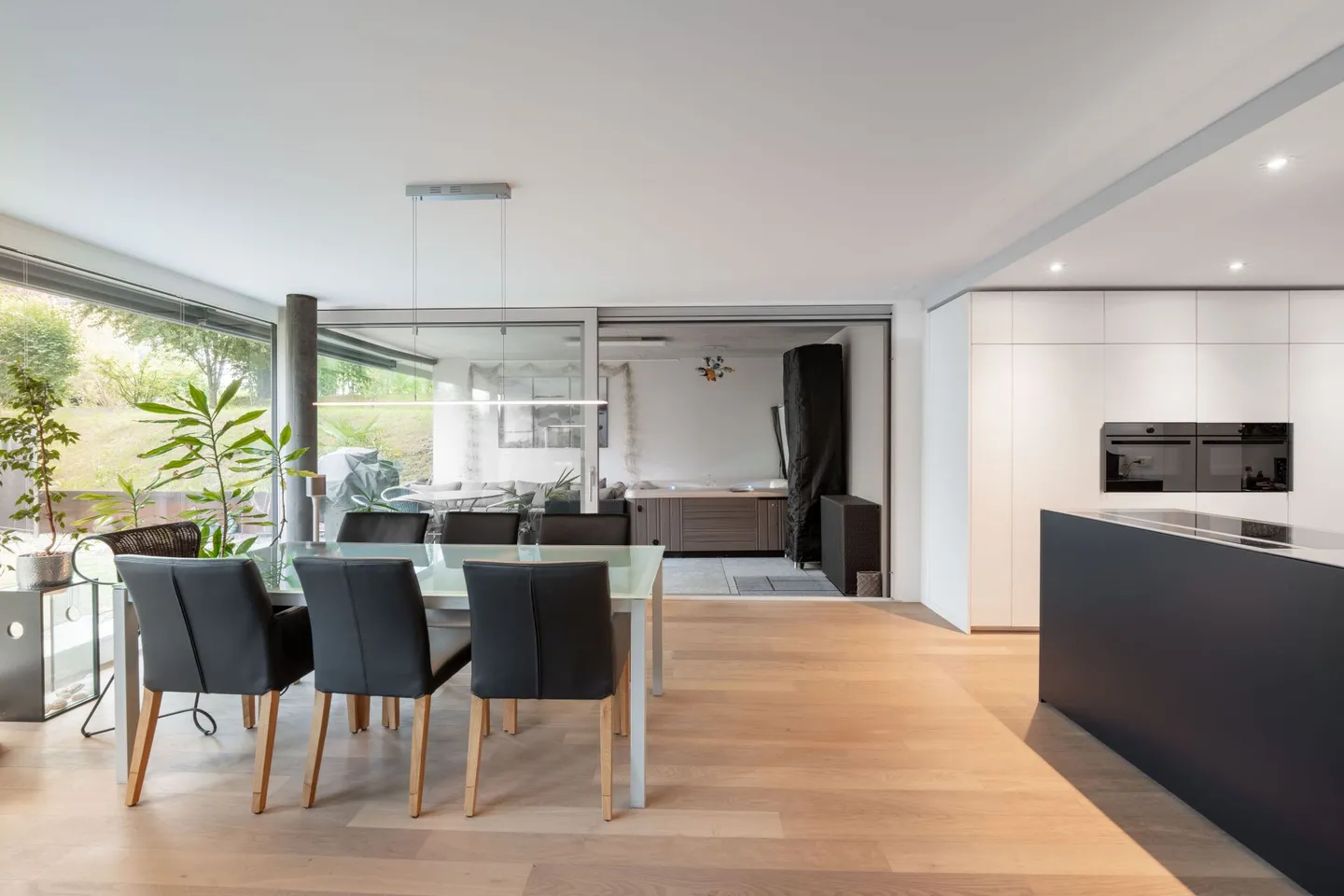 Noble Garden Apartment in Central Location - Photo 2 of 16