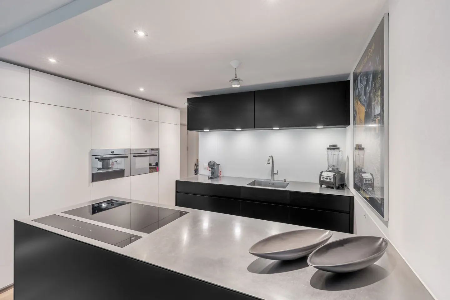 Noble Garden Apartment in Central Location - Photo 4 of 16