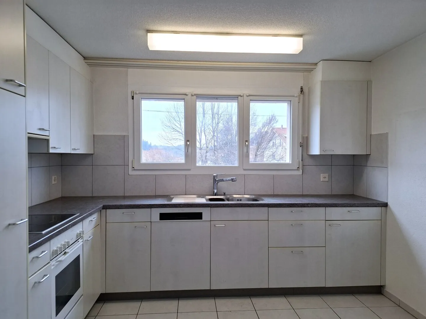 Luminoso appartamento di 4½ locali con vista sul verde - Foto 4 di 10