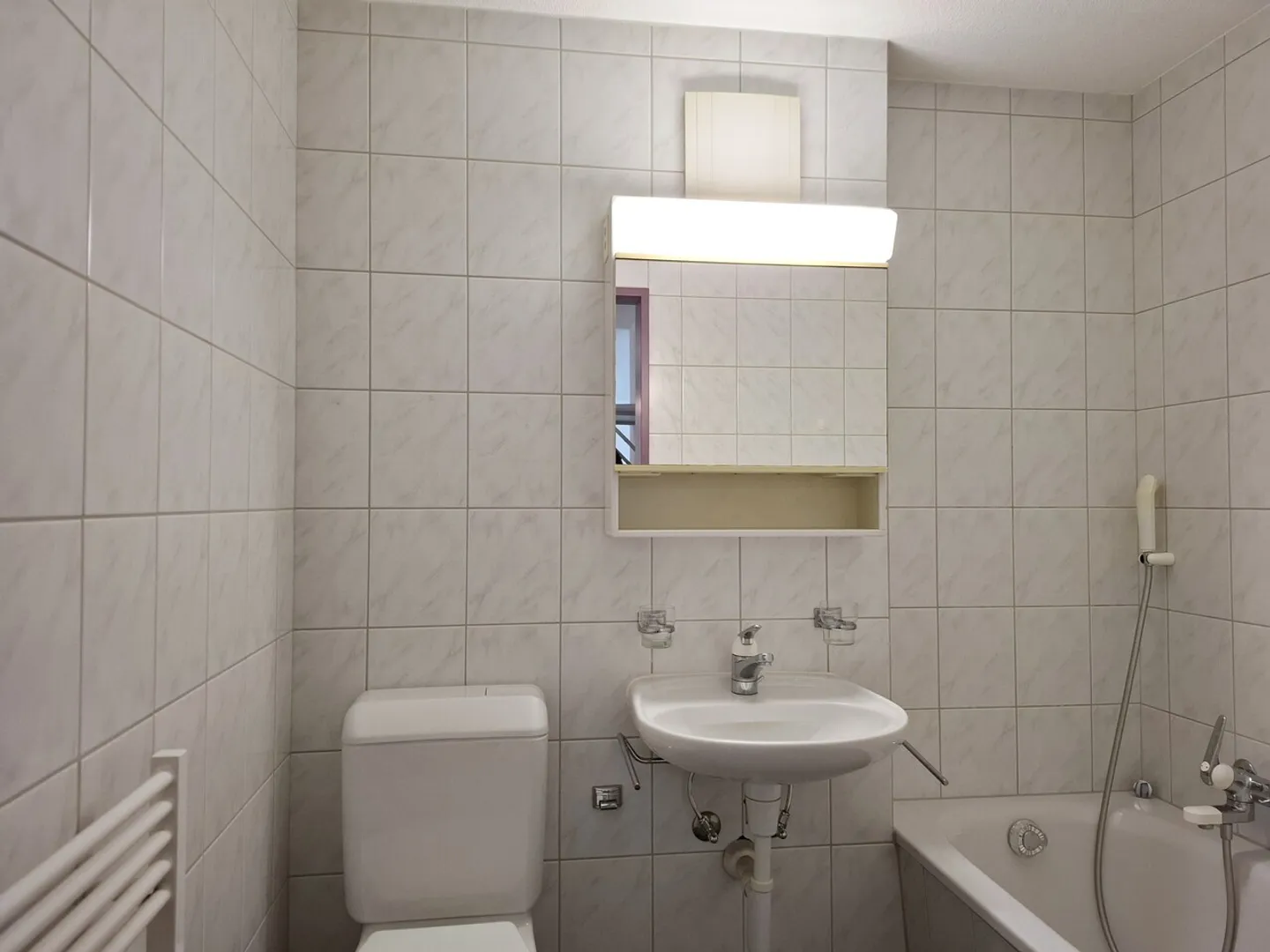 Luminoso appartamento di 4½ locali con vista sul verde - Foto 8 di 10