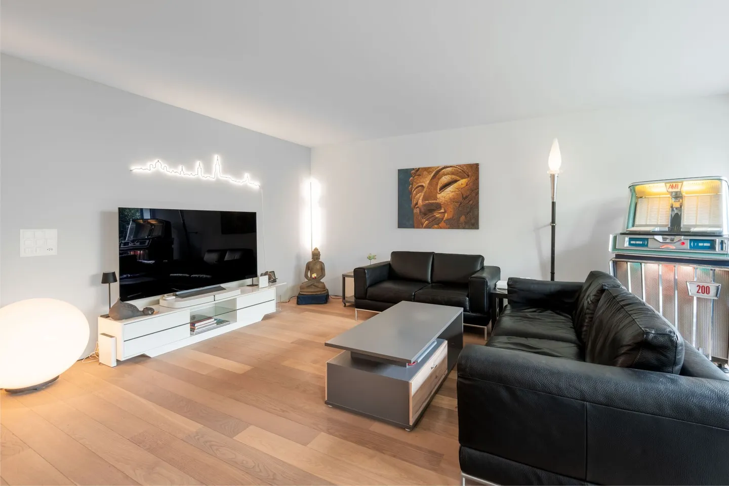 Noble Garden Apartment in Central Location - Photo 6 of 16