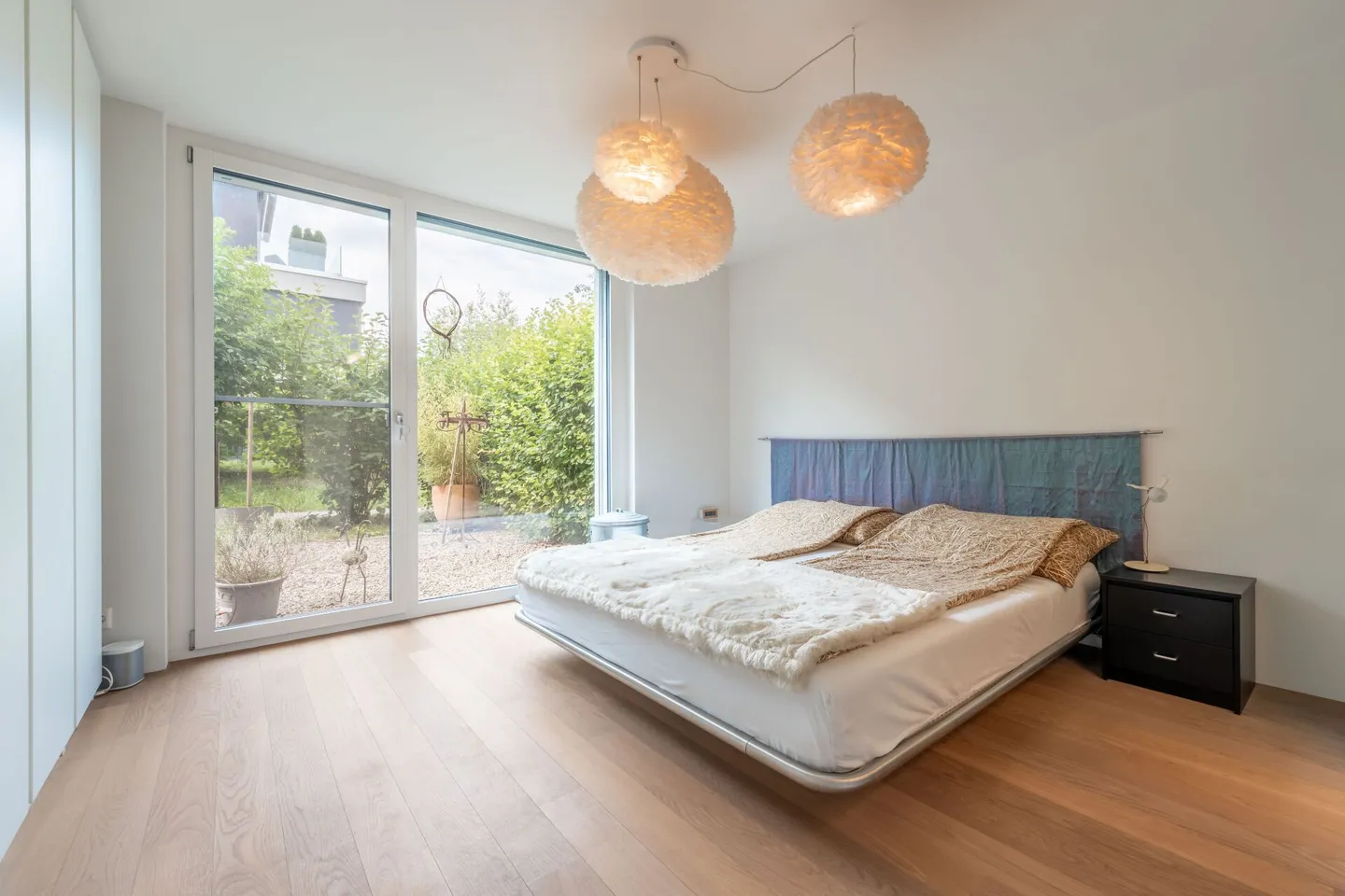 Noble Garden Apartment in Central Location - Photo 9 of 16