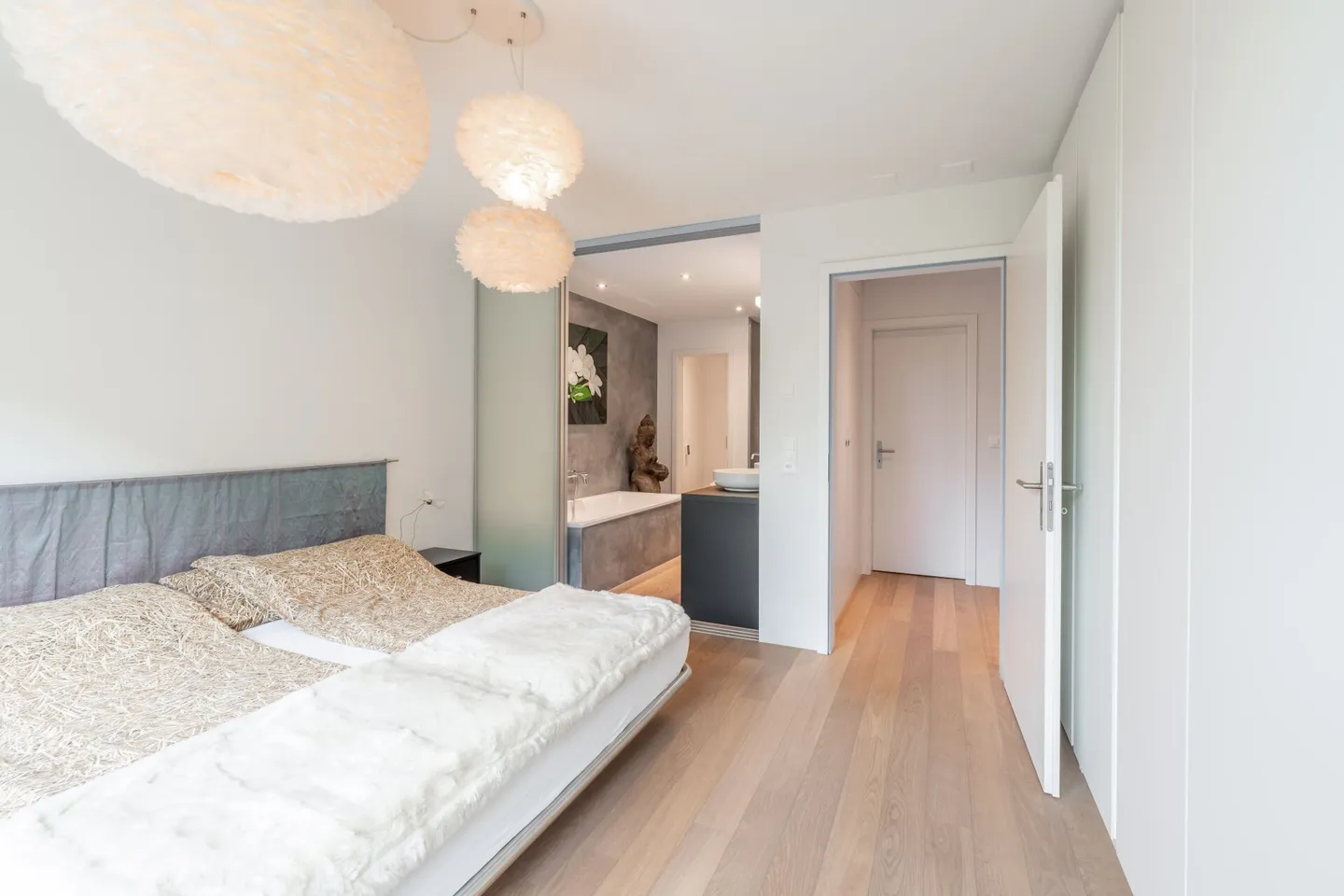 Noble Garden Apartment in Central Location - Photo 10 of 16
