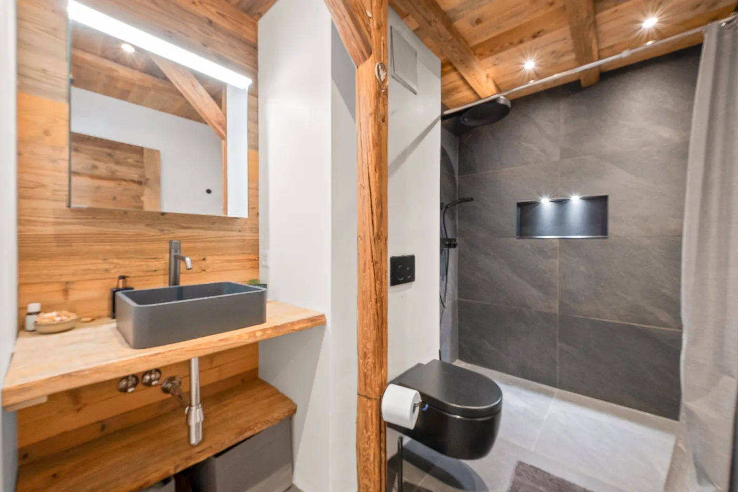 Eleganza alpina al piano terra – Giardino e terrazza privata - Foto 6 di 13