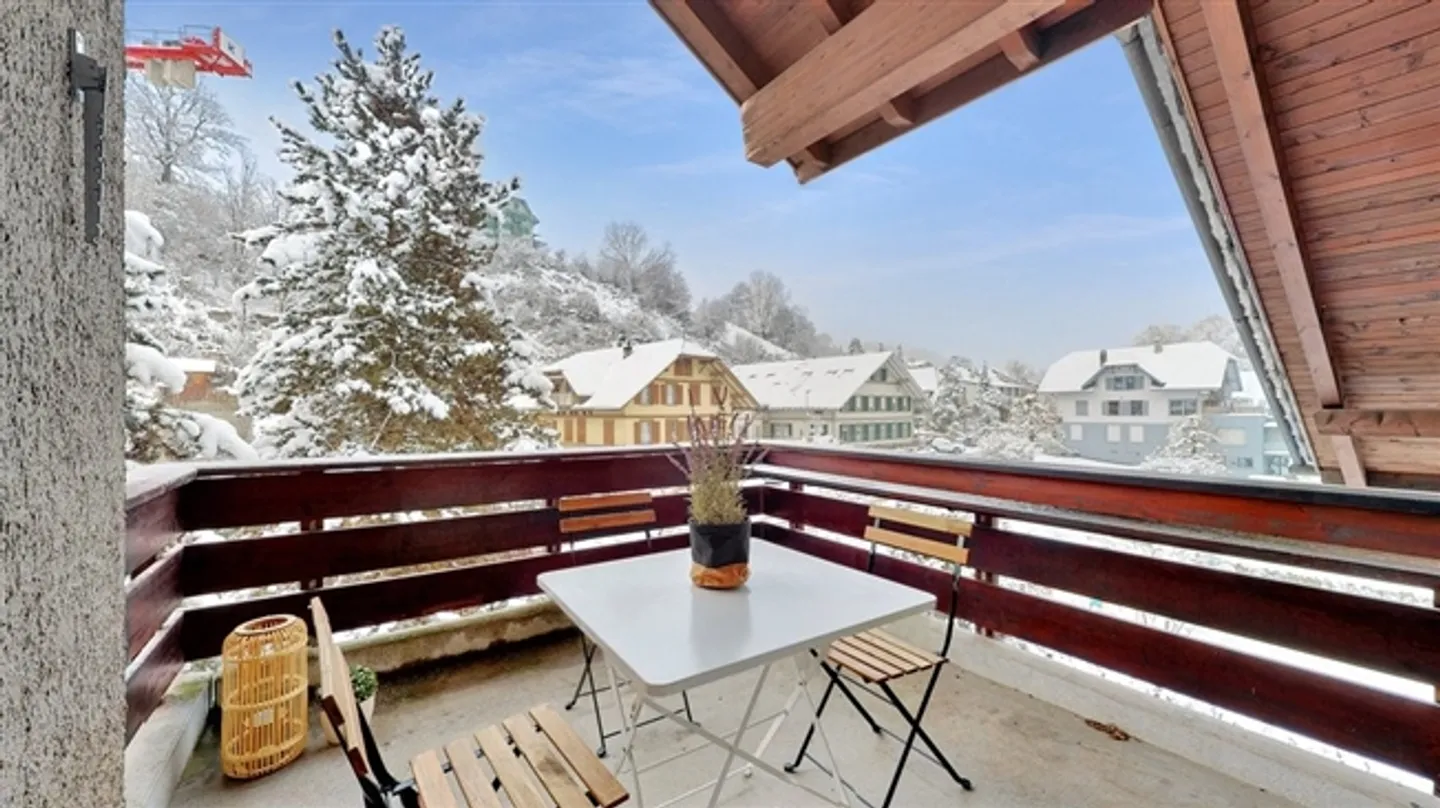 Charmante appartement sous les combles avec cheminée dans le champ ensoleillé - Photo 4 sur 12